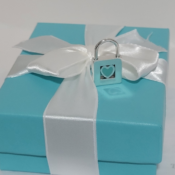 ๐๐ Authentic Rare Tiffany & Co. Blue Enamel Heart Lock Pendant (Openable)๐๐ - Picture 11 of 15